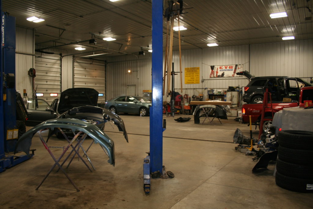 FULLSERVICE AUTO SHOP Robinson’s Body Shop and Garage